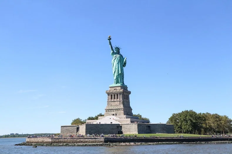 visite statue de la liberté en été